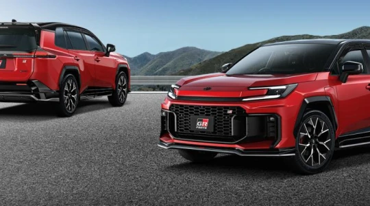 Sportowe zawieszenie i rajdowe geny. Nowa Toyota RAV4 GR SPORT w wersji PHEV debiutuje w Japonii