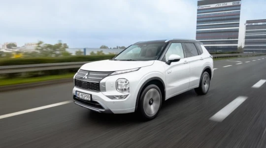 Komisja Europejska ustępuje. Samochody spalinowe zostaną z nami po 2035 roku